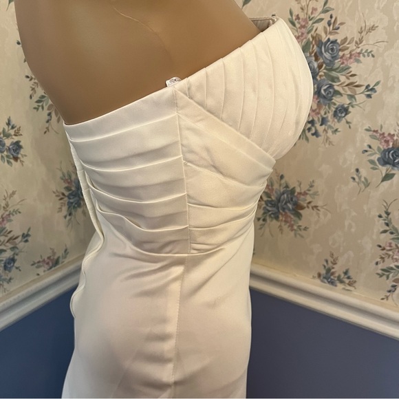 COLORS DRESS Ivory Long PLeated A Line Strapless Wedding Gown NWT Womens XS - Picture 15 of 15